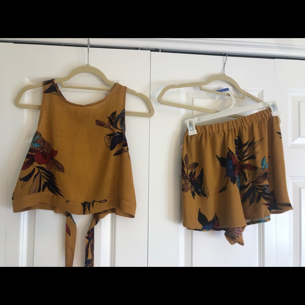 Tropical Gold Two Piece Set - Picture 2 of 6